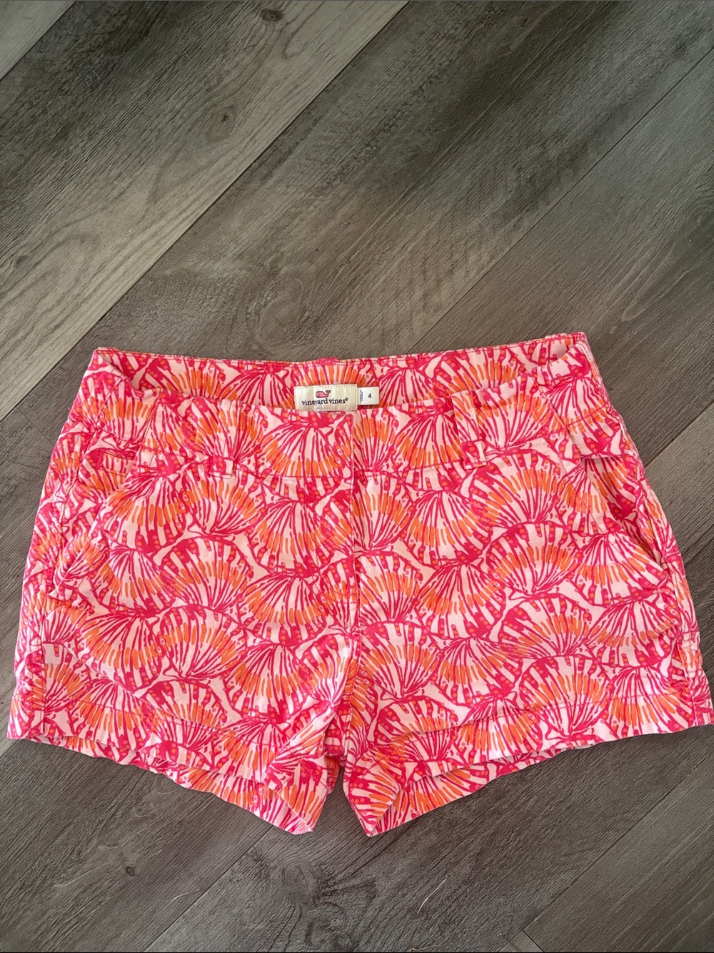 Vineyard Vines Pink & Orange Seashell Printed Women’s Shorts - EUC, size 4